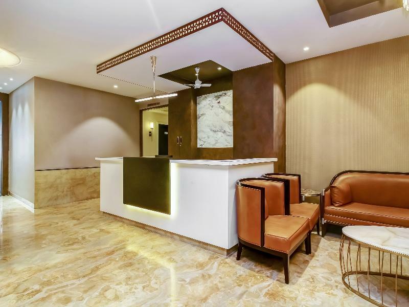 Capital O 28086 Sindhura Grand Hotel Хидерабад Екстериор снимка