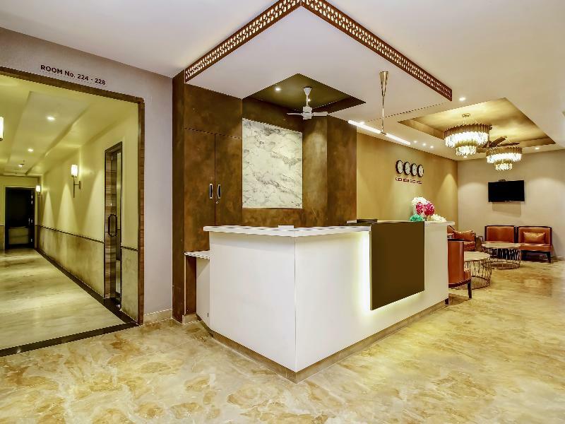 Capital O 28086 Sindhura Grand Hotel Хидерабад Екстериор снимка