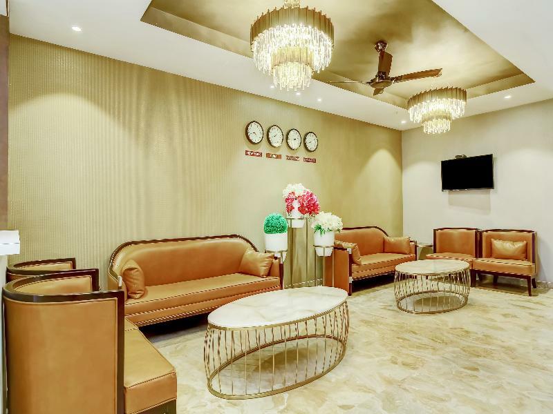 Capital O 28086 Sindhura Grand Hotel Хидерабад Екстериор снимка