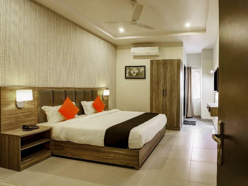 Capital O 28086 Sindhura Grand Hotel Хидерабад Екстериор снимка